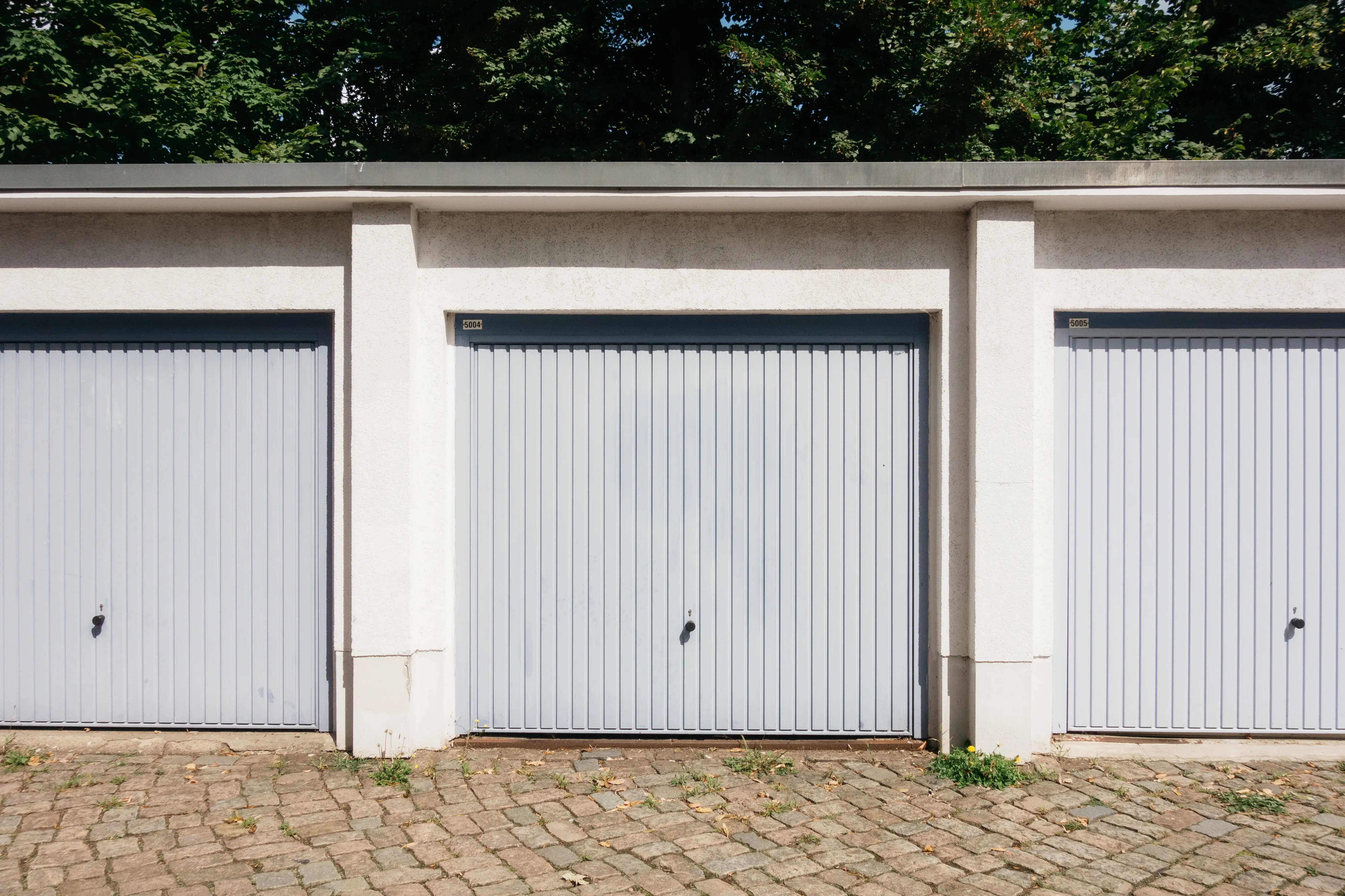 What Are The Most Common Garage Door Repairs? (Top 10 Common Garage Door Problems and How to Fix Them) 2 What are the most common garage door repairs