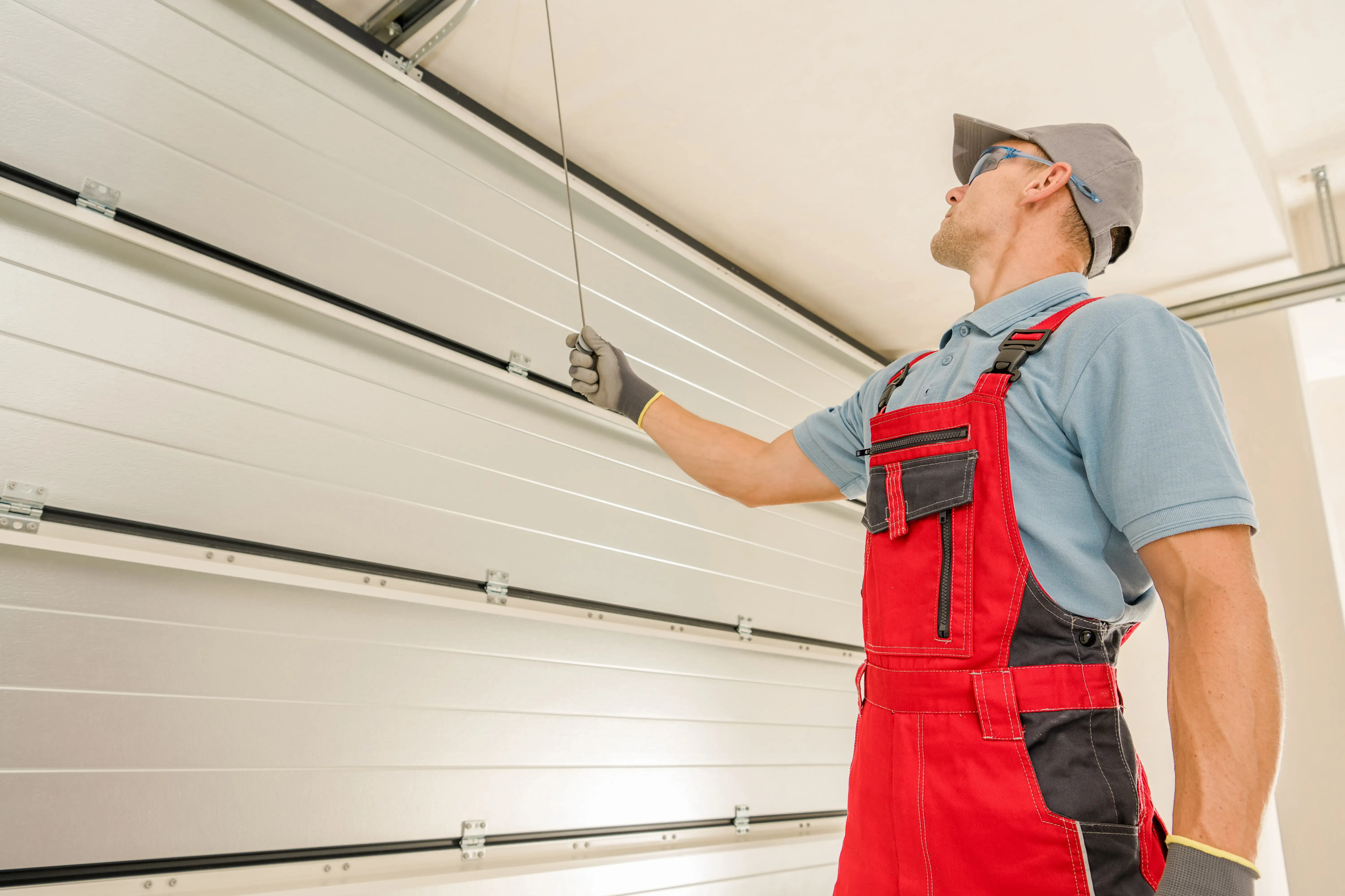 What Are The Most Common Garage Door Repairs? (Top 10 Common Garage Door Problems and How to Fix Them) 1 What are the most common garage door repairs